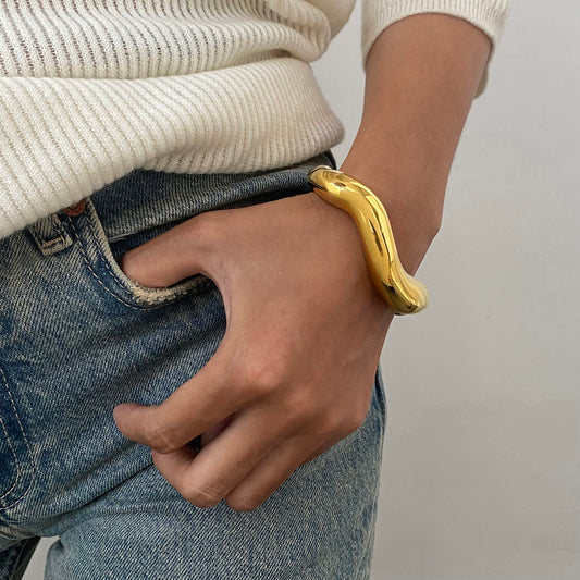 Minimal Gold Wave Bangle Bracelet
