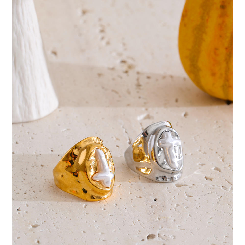 Luna Pearl Statement Ring – Gold