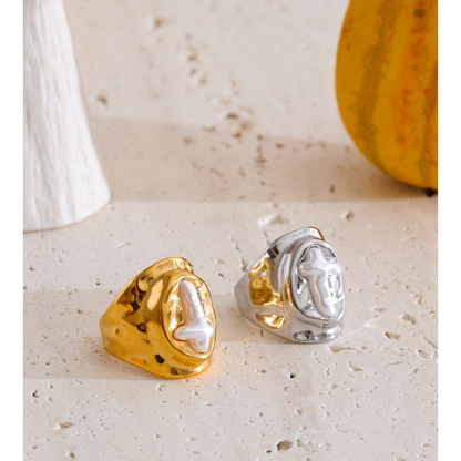 Luna Pearl Statement Ring – Gold