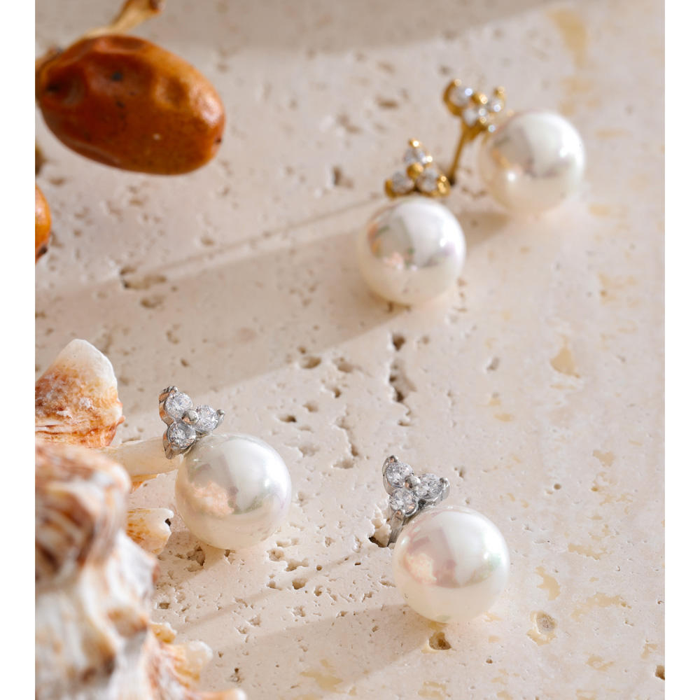 Luna Pearl Stud Earrings