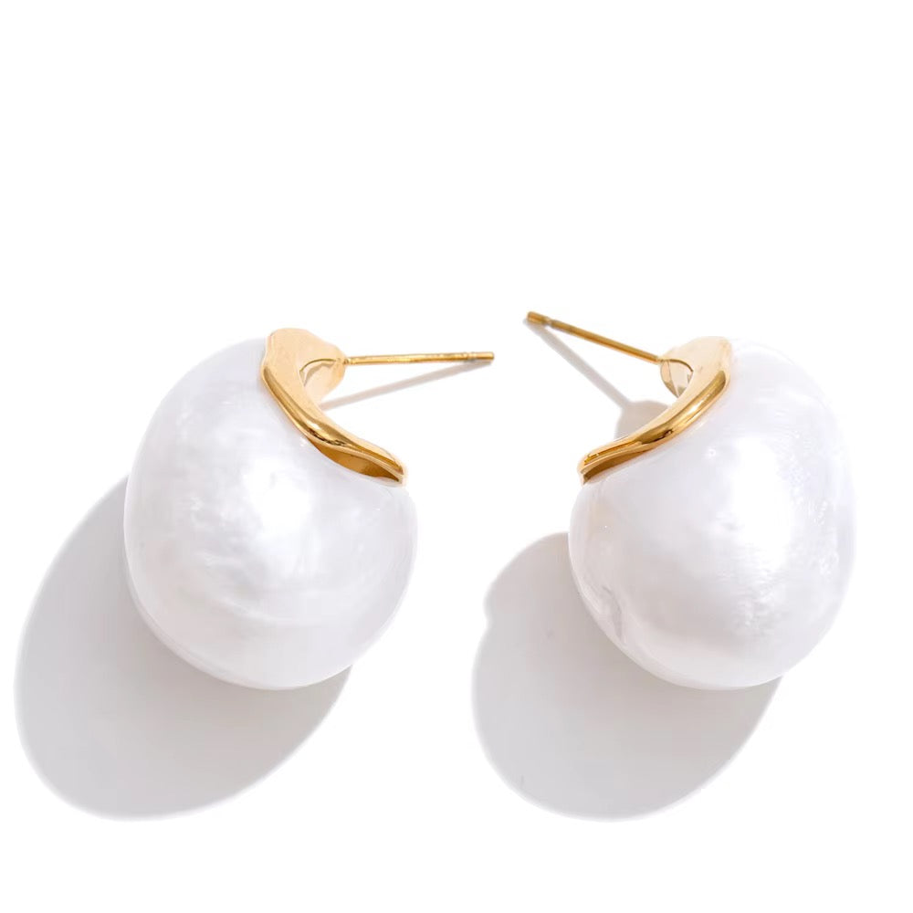 Chic Swirl Resin Huggie Drop Earrings