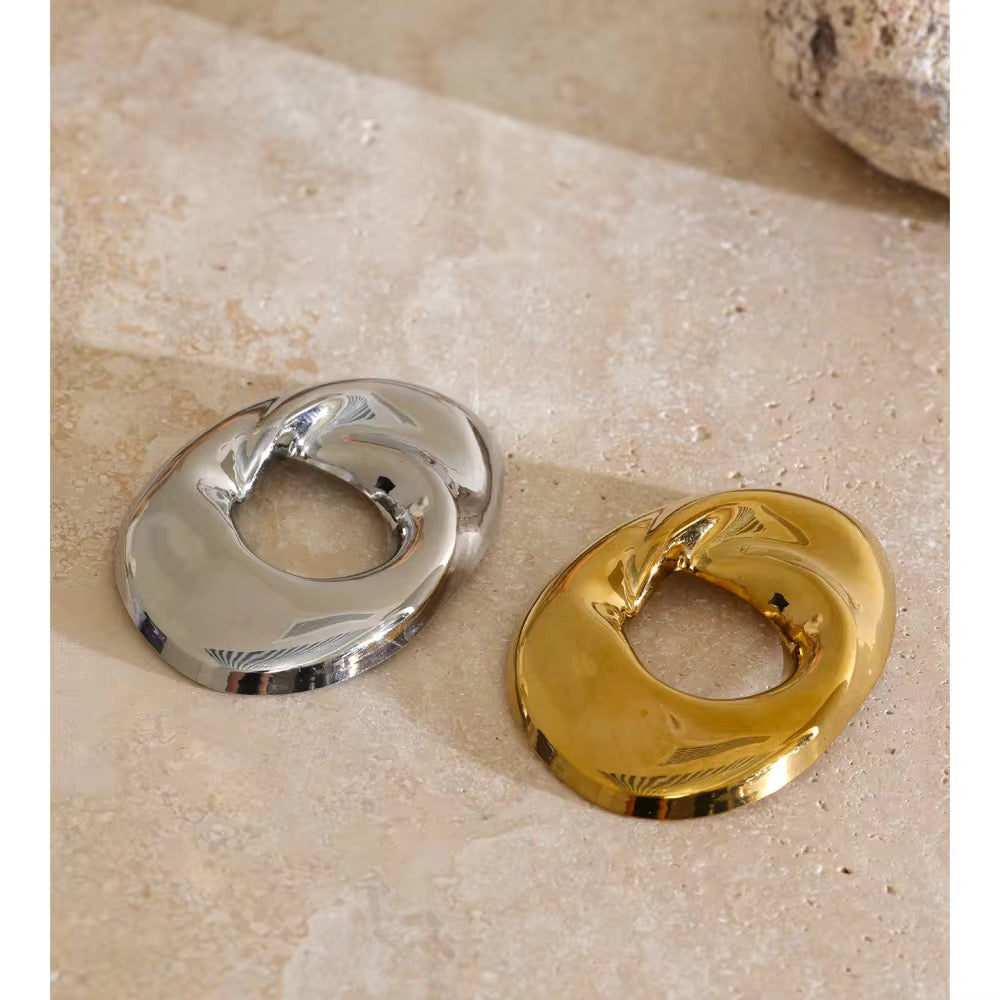 Sculptural Twisted Open-Loop Gold Brooch