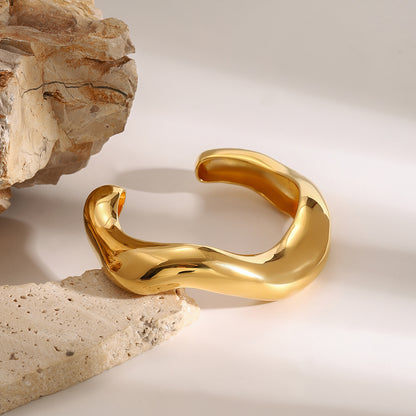 Minimal Gold Wave Bangle Bracelet