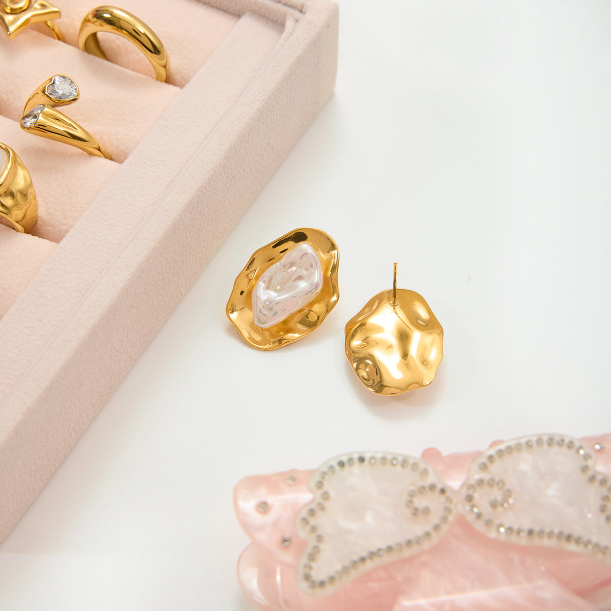 Organic Pearl Effect Studs