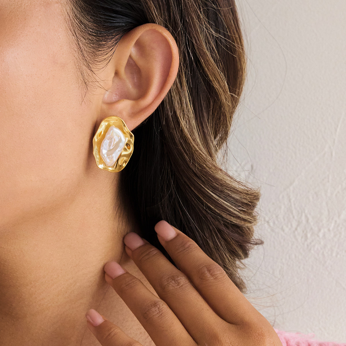 Organic Pearl Effect Studs
