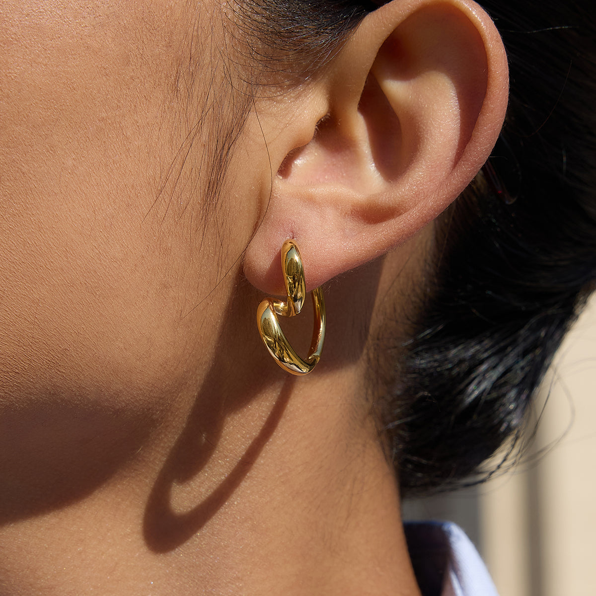 Amora Swirl Heart Hoops
