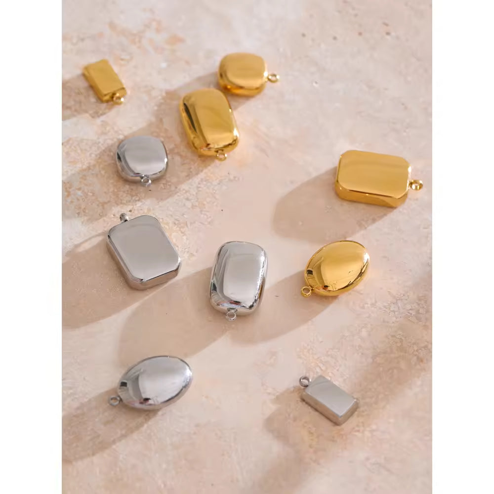 The Elara Rectangular Locket
