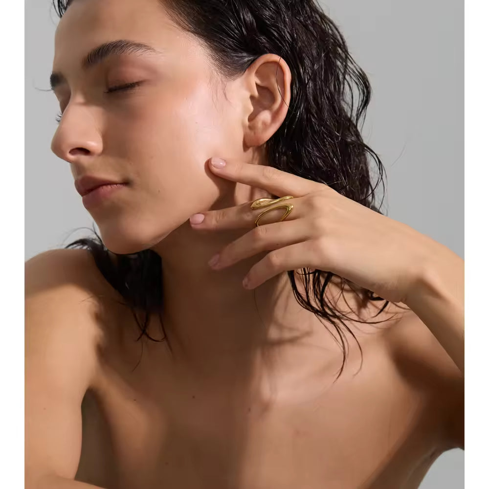 Fluid Orbit Statement Ring